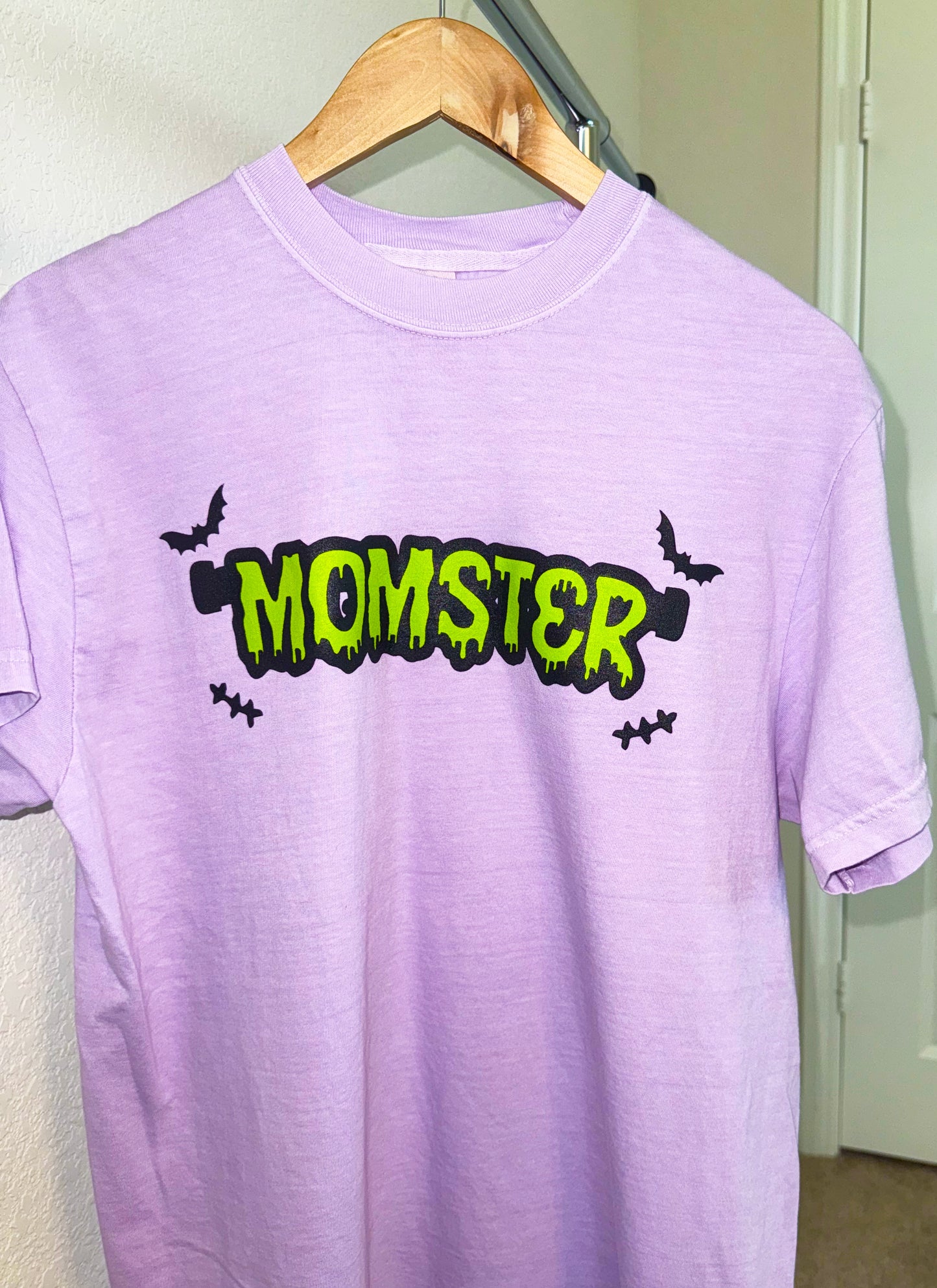 MOMSTER TEE